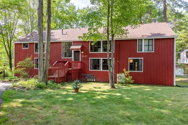 66 Pine Grv #66, Amherst, MA 01002