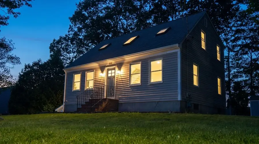 664 Norman St, Fall River, MA 02721 - #3