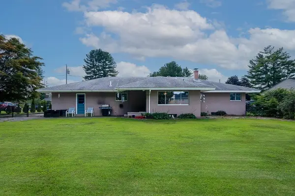 12 Elaine St, Webster, MA 01570