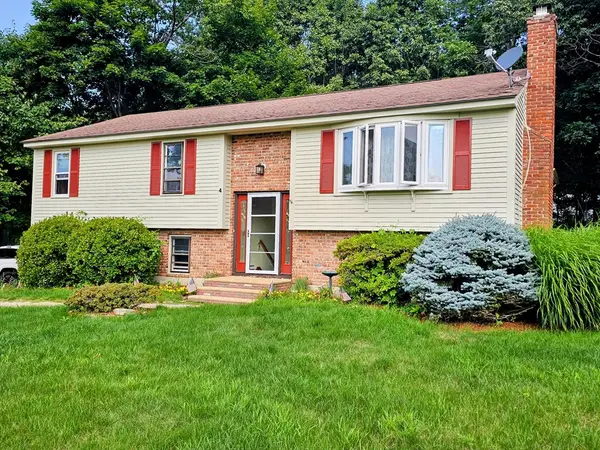 4 Sycamore Dr, Rutland, MA 01543