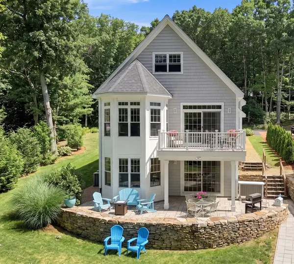 24 Laurelwood Dr, Webster, MA 01570