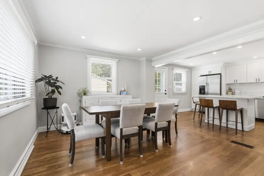 8 Glenwood St, Burlington, MA 01803 - #3