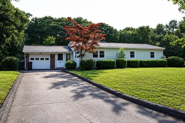 40 Jaeger Dr, Westfield, MA 01085