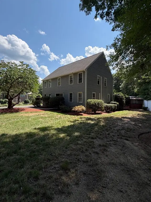 69 White Pond Rd, Hudson, MA 01749