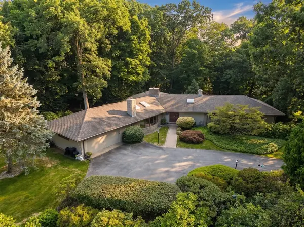 200 Crestview Circle, Longmeadow, MA 01106