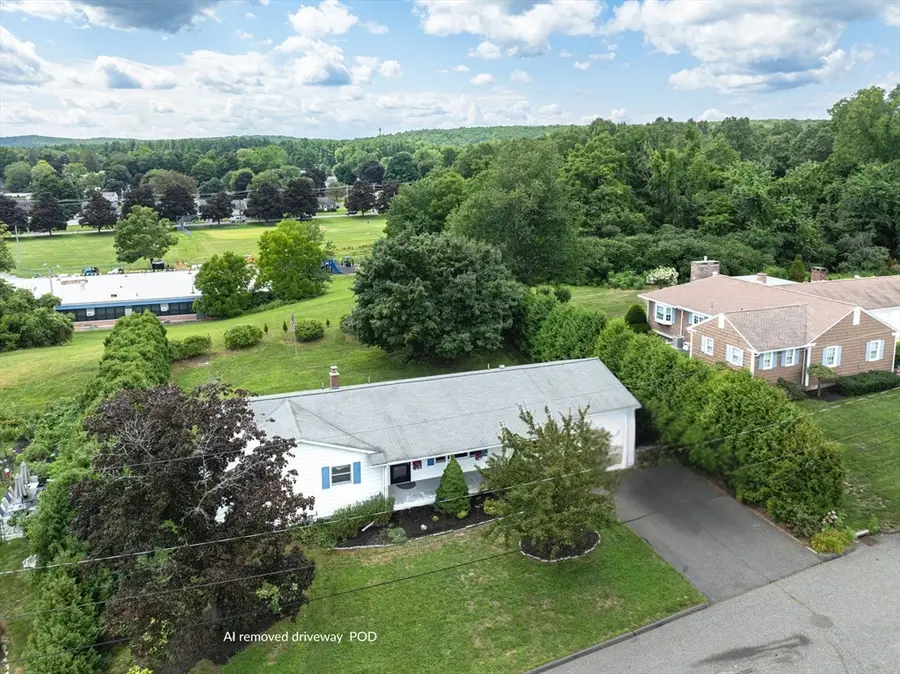 17 Breton Ln, Holyoke, MA 01040 - #2