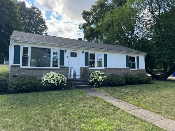 7 Gardner Ave, Attleboro, MA 02703