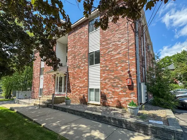 212 Fisher St #A7, North Attleboro, MA 02760