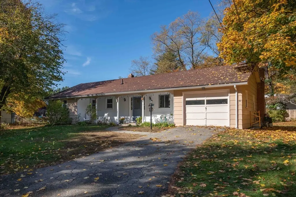 3 Montgomery Ave, Holyoke, MA 01040 - #1
