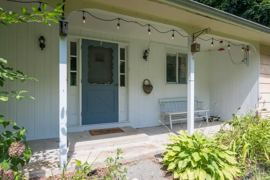 3 Montgomery Ave, Holyoke, MA 01040 - #2