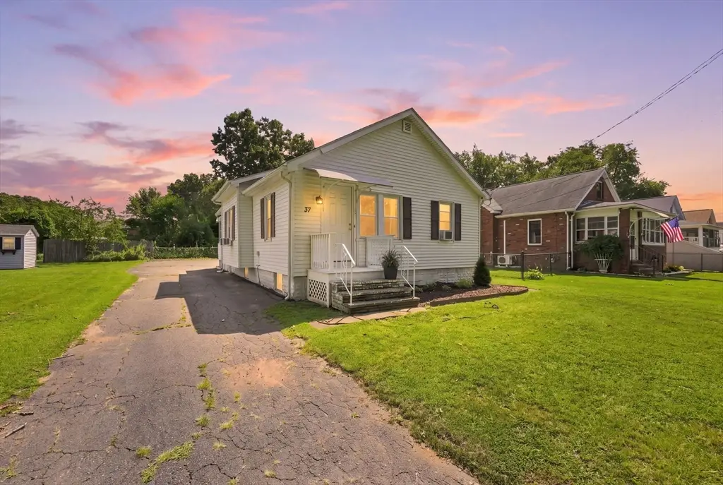 37 Kensington St, Agawam Town, MA 01030 - #1