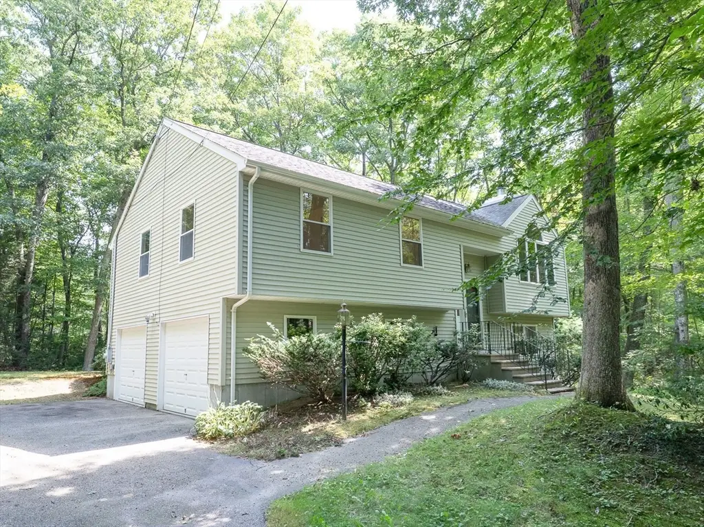 611 Henshaw St, Rochdale, MA 01542 - #1