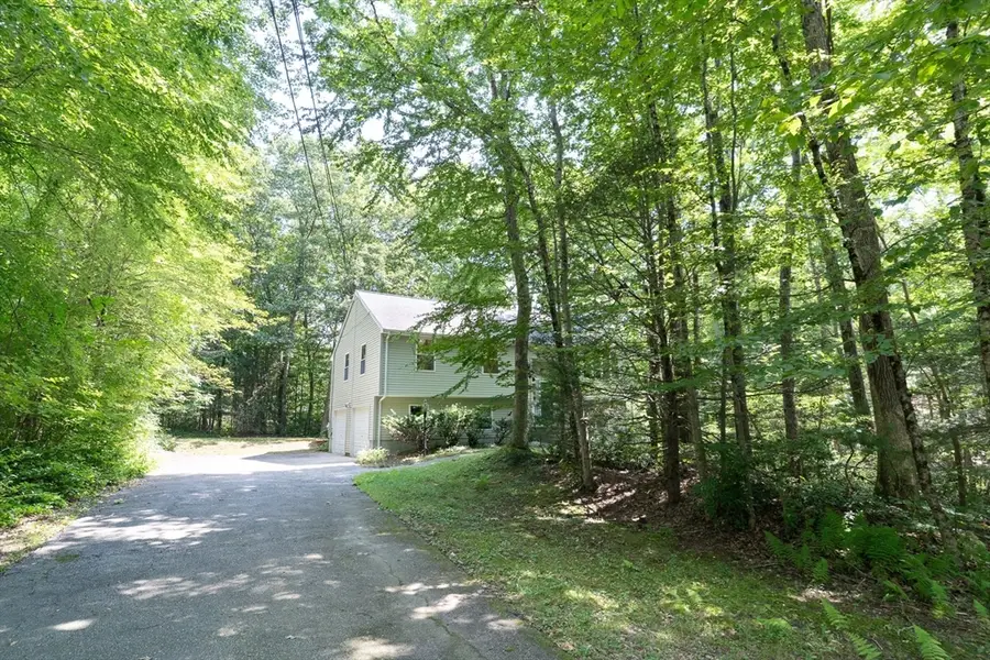 611 Henshaw St, Rochdale, MA 01542 - #2