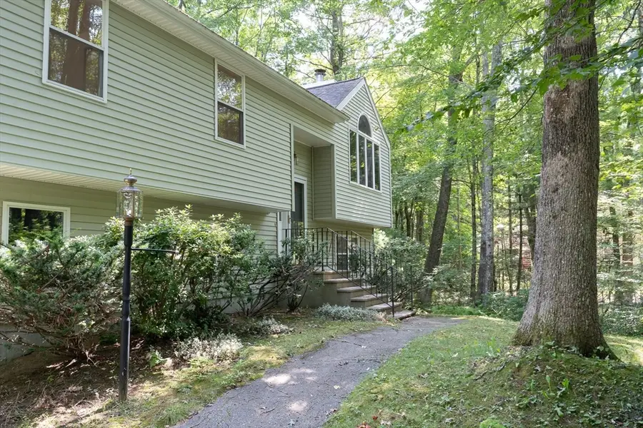 611 Henshaw St, Rochdale, MA 01542 - #3
