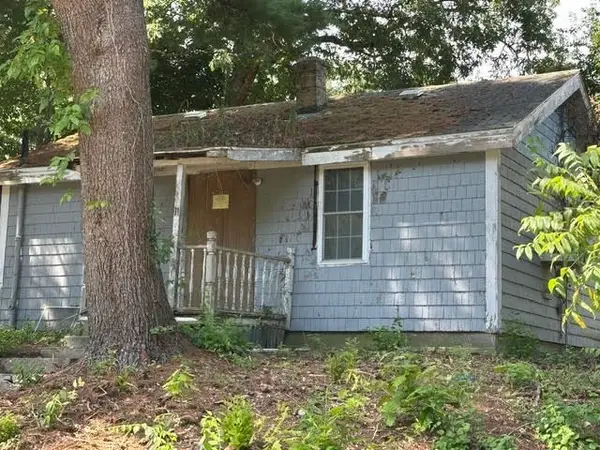 11 Evergreen Rd, Attleboro, MA 02703