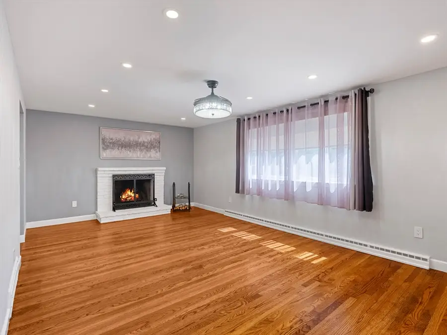 7 Fabens St, Saugus, MA 01906 - #3