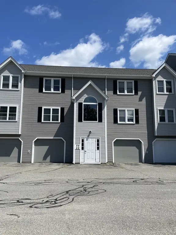 74 Tennis Plaza Road #15, Dracut, MA 01826