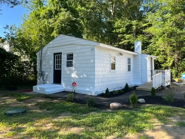 127 Taunton Ave, Norton, MA 02766