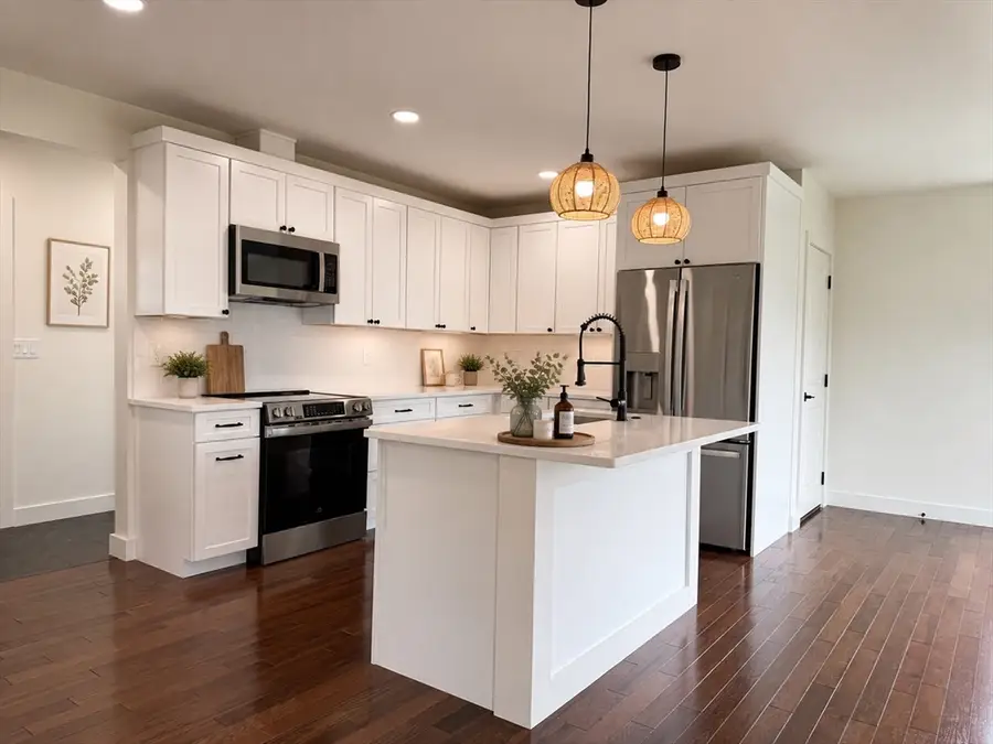 33 Polaski Ave, Chicopee, MA 01013 - #3