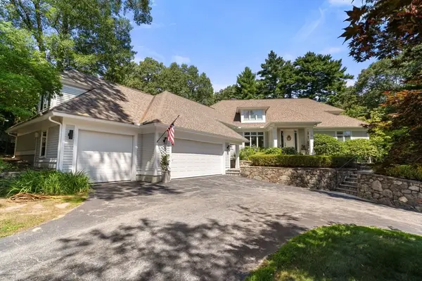 10 Hawk Hill Ln, Ipswich, MA 01938