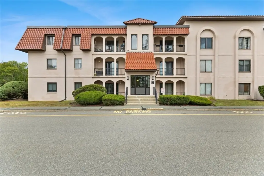 685 Oak St #7-12, Brockton, MA 02301 - #1
