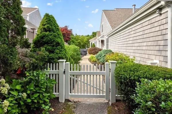 5 Alice Mullens Way #5, Plymouth, MA 02360