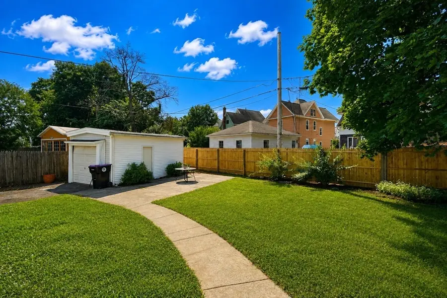30 Laurel St, Holyoke, MA 01040 - #2