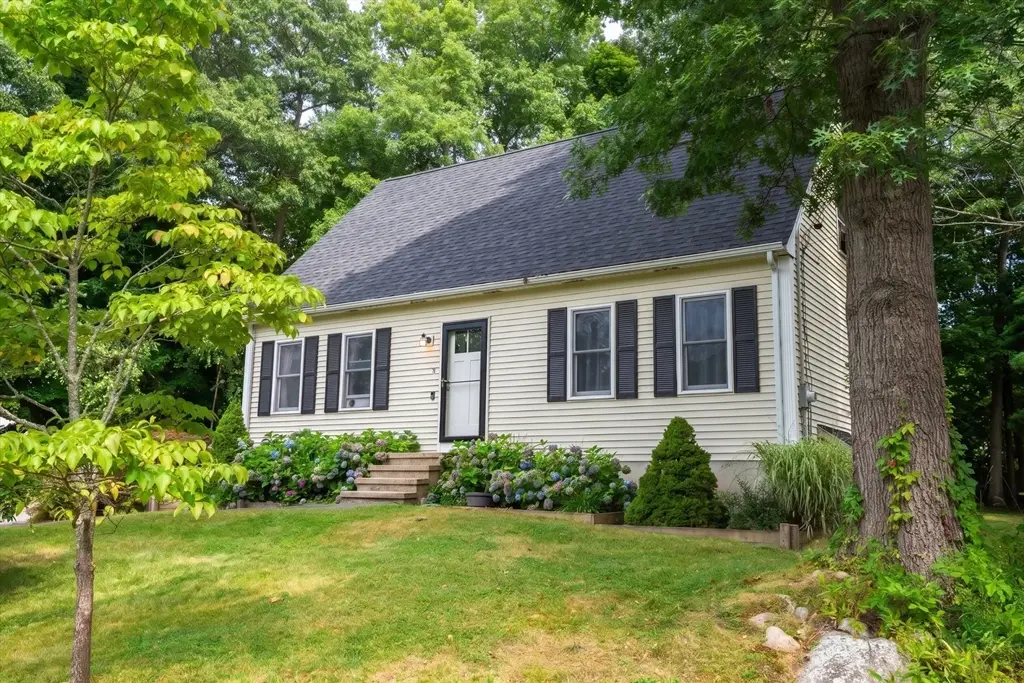 15 Thatcher Sq, Brockton, MA 02302 - #1