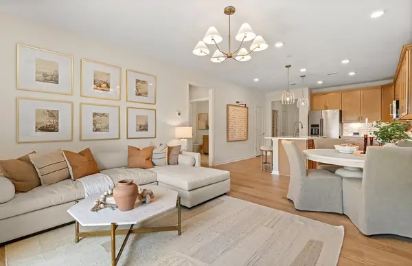 399 Neponset #202, Canton, MA 02021