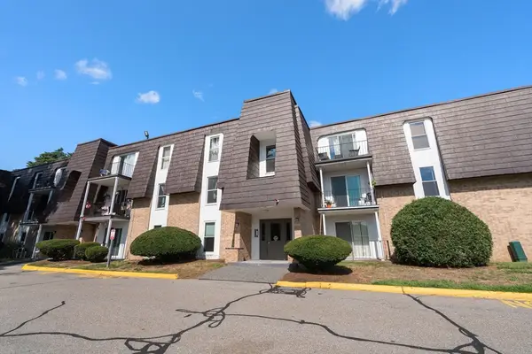 12 Shadowbrook Ln #3, Milford, MA 01757
