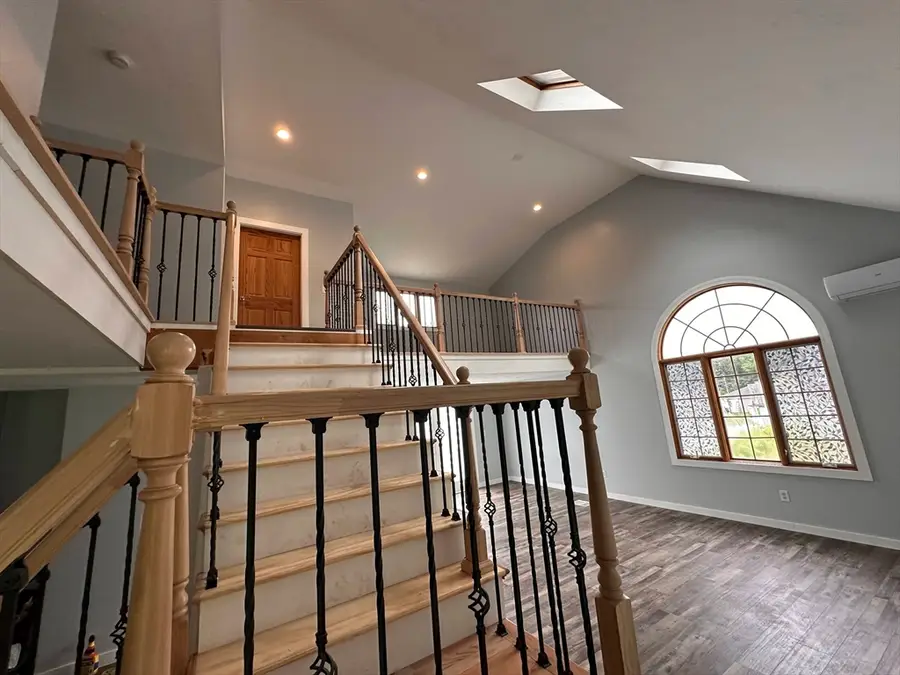 10 Linwood St, Oxford, MA 01540 - #3