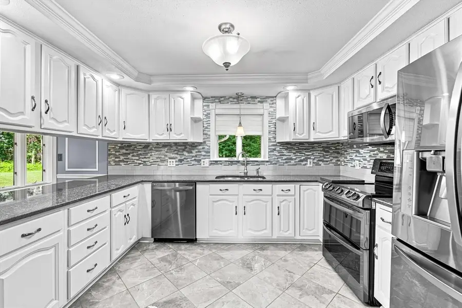 24 Orchard St, Berkley, MA 02779 - #3