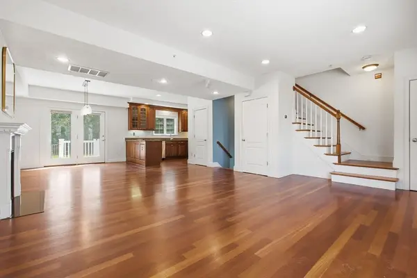 218 South #9, Waltham, MA 02453