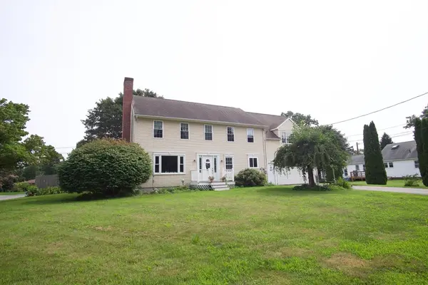 4 Williams Rd, Sturbridge, MA 01566