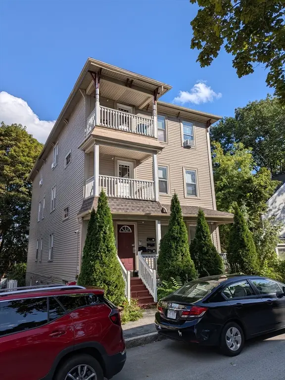 7 Albert St, Worcester, MA 01610