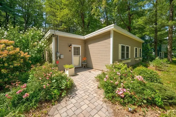18 Woodland Dr, Lunenburg, MA 01462