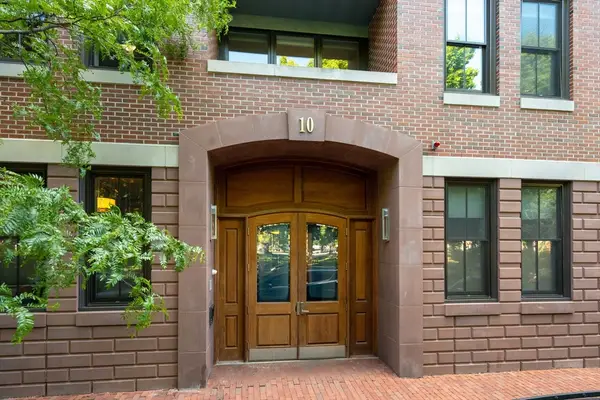 10 St George Street #103, Boston, MA 02118