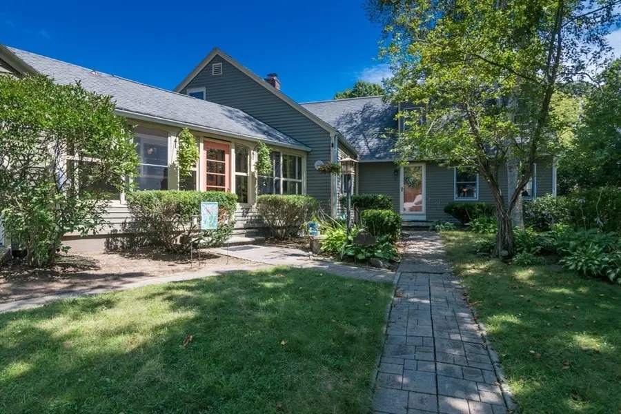 2 Lakeview Ave, Granby, MA 01033 - #3