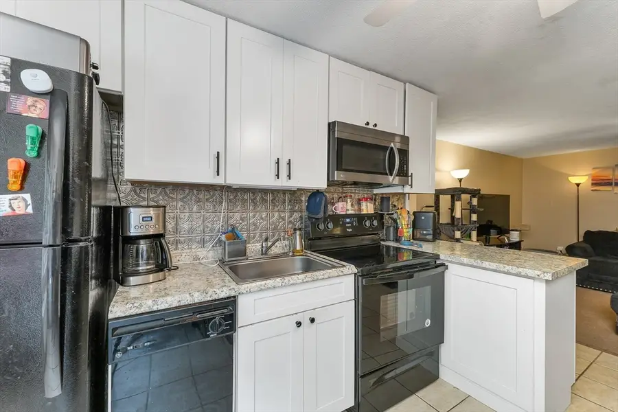 8 Carriage Hill Rd #17, Amesbury, MA 01913 - #3