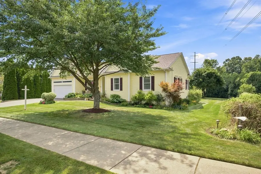 135 Lancaster Dr, Agawam, MA 01001 - #3