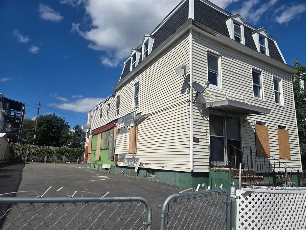 158 Austin St, Worcester, MA 01609 - #1