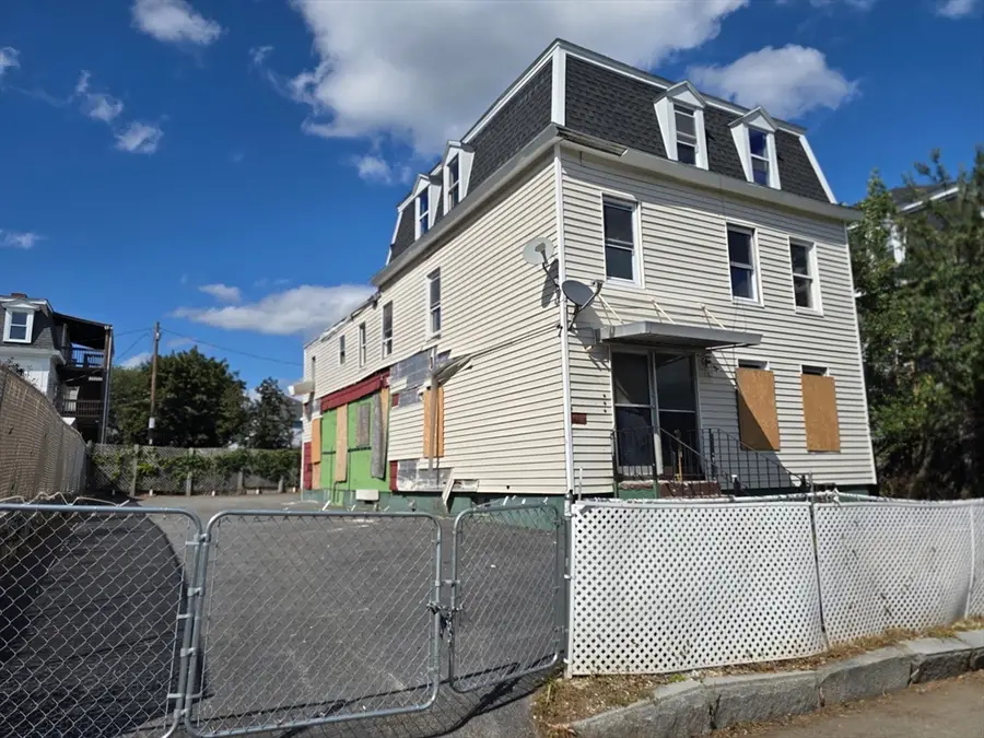 158 Austin St, Worcester, MA 01609 - #3