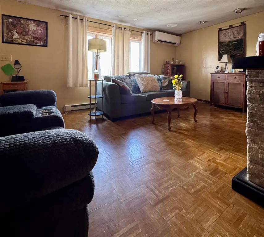 93 Marguerite St, Chicopee, MA 01020 - #3