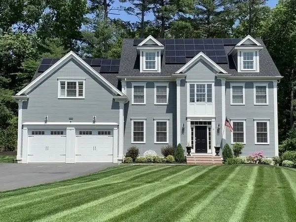 8 Sterling Ct., Northborough, MA 01532