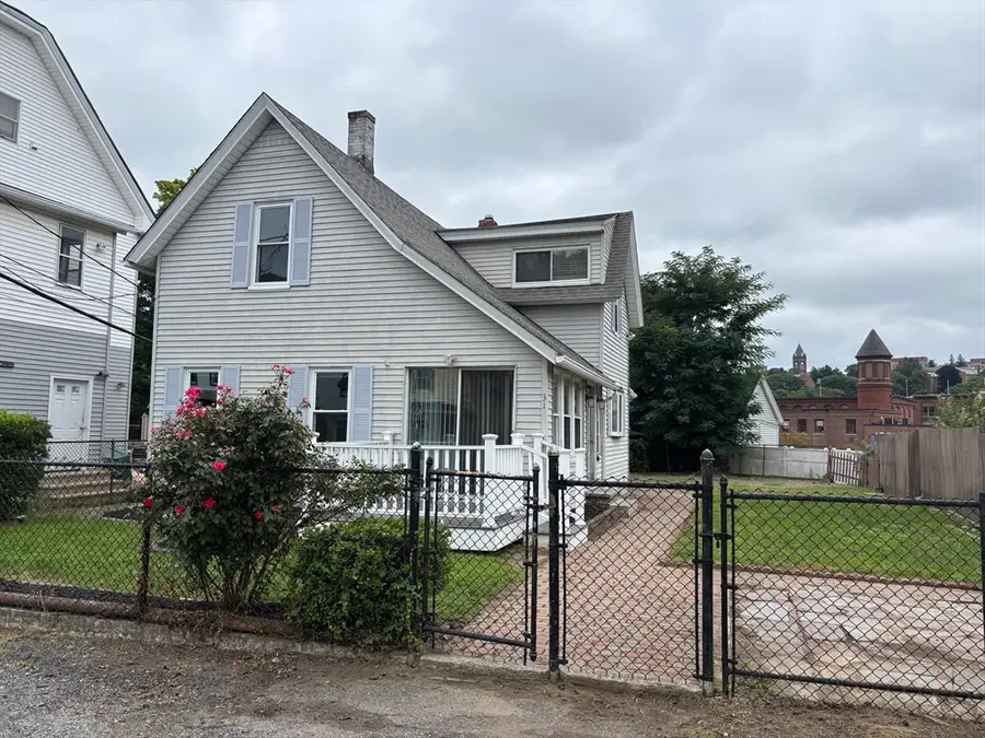 31 Woodward St, Worcester, MA 01610 - #2