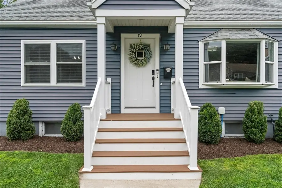 19 W Sigourney St, Lynn, MA 01905 - #2