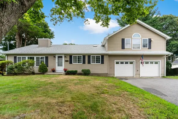 124 Watuppa Ave, Somerset, MA 02726