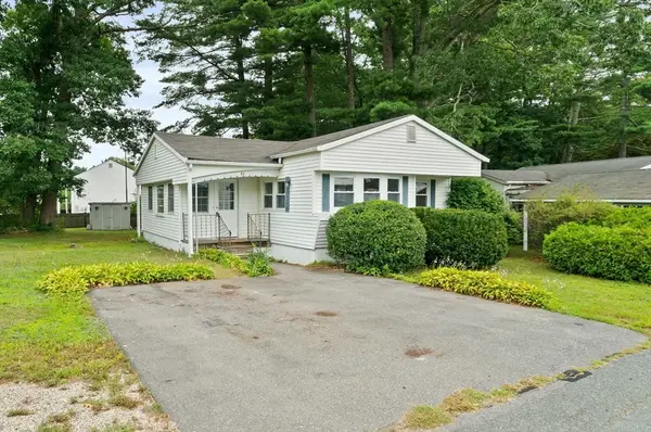 31 Beechwood Road, Halifax, MA 02338