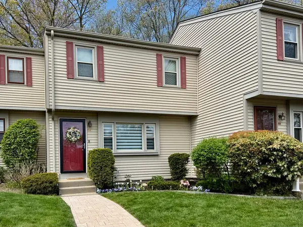 152 E Bacon St #C2, Plainville, MA 02762