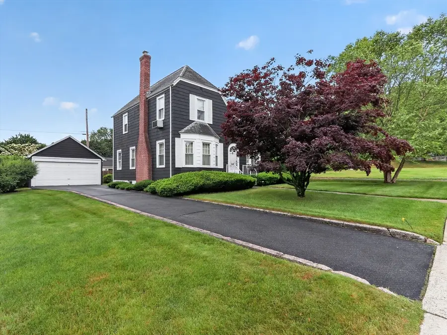24 Lindbergh Ave, Holyoke, MA 01040 - #2